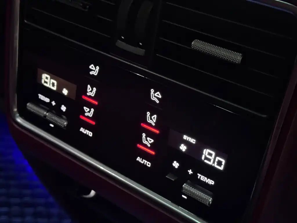 Porsche Cayenne — миниатюра 5
