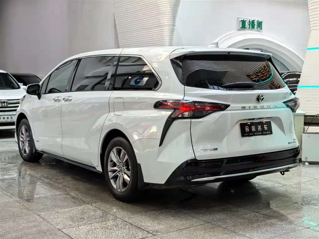 TOYOTA SIENNA