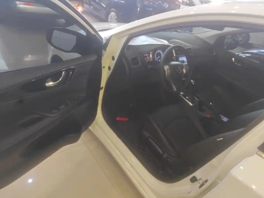 Nissan Tiida — миниатюра 16