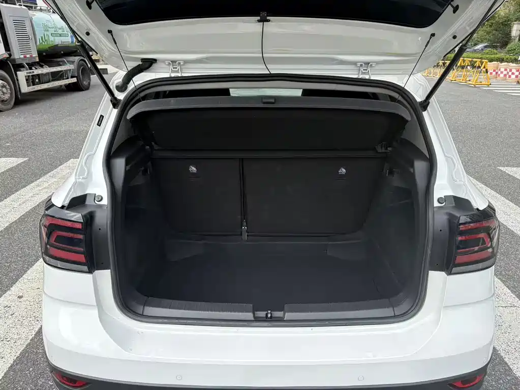 Volkswagen T-Cross — миниатюра 18