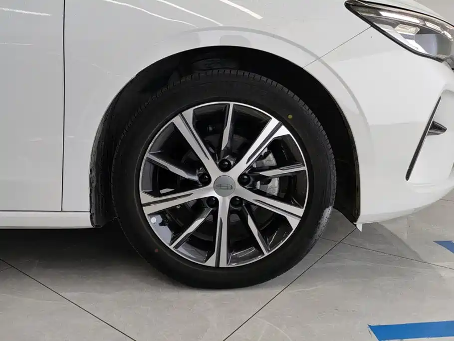 Geely Emgrand — миниатюра 6