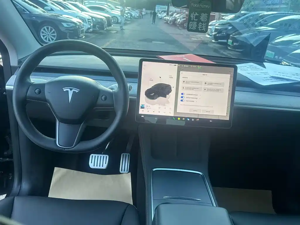 Tesla Model Y — миниатюра 5