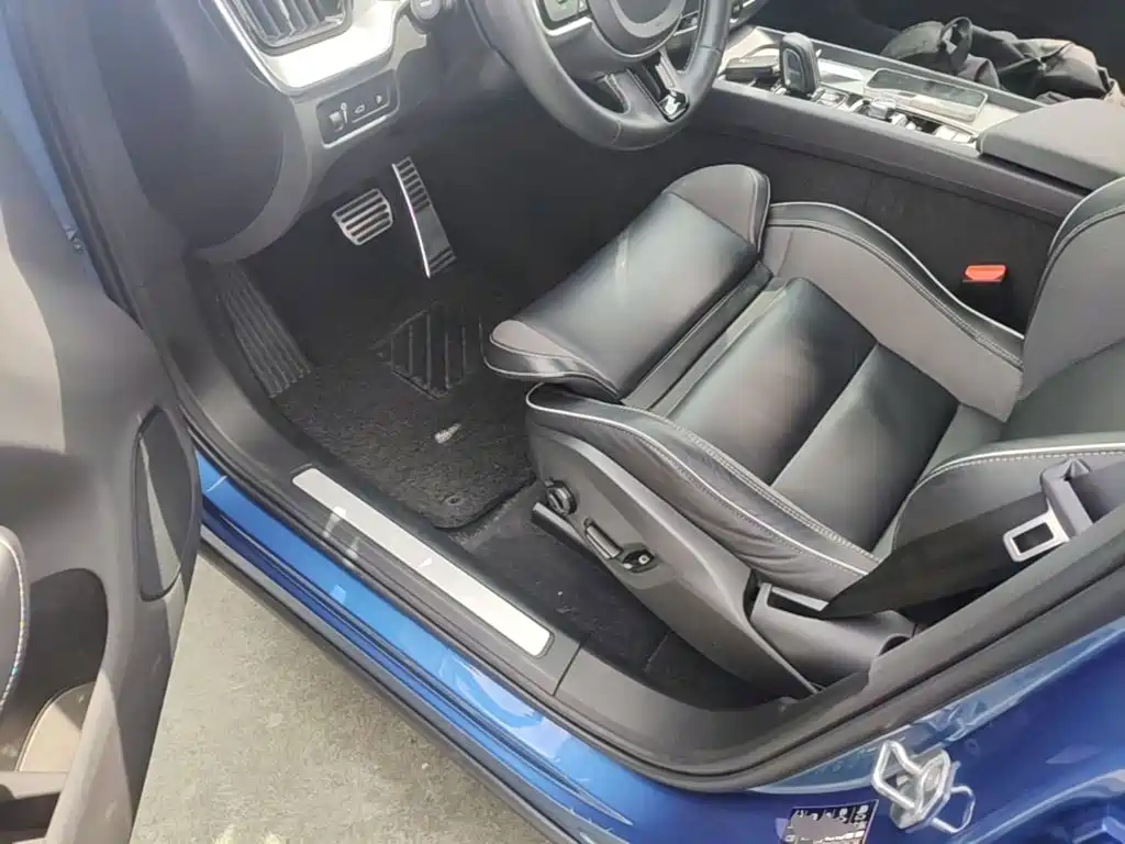 Volvo XC60 PHEV — миниатюра 16