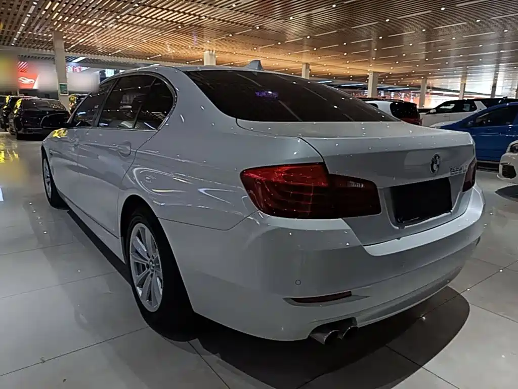 BMW 5 Series — миниатюра 5