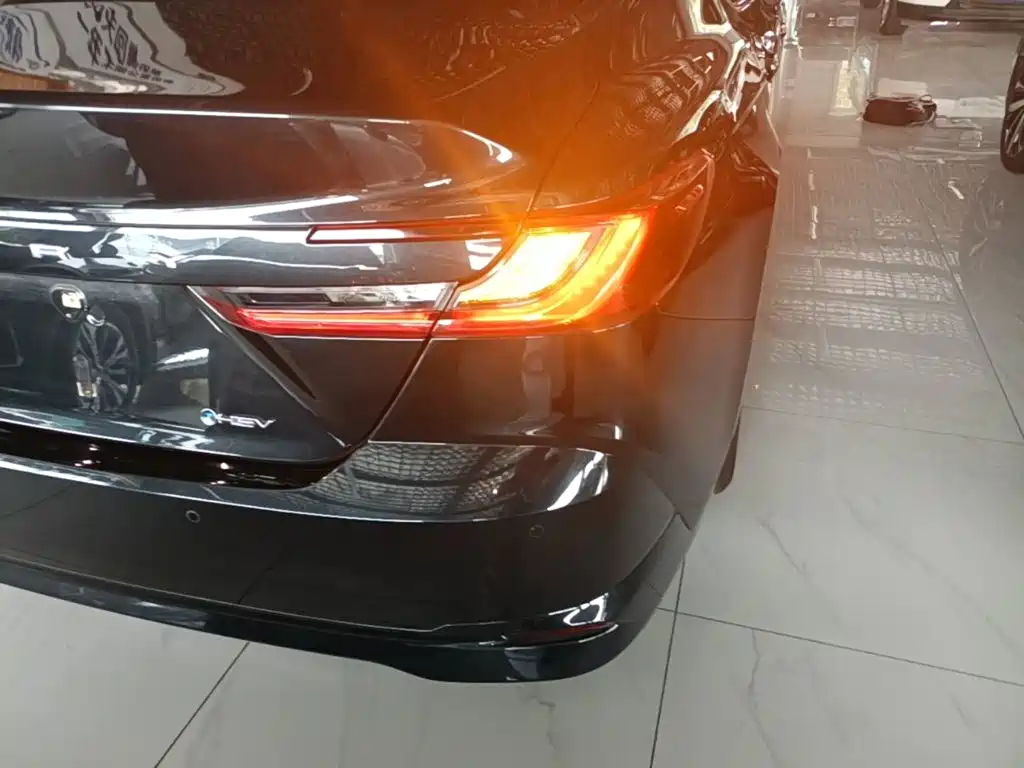 Toyota Camry — миниатюра 8