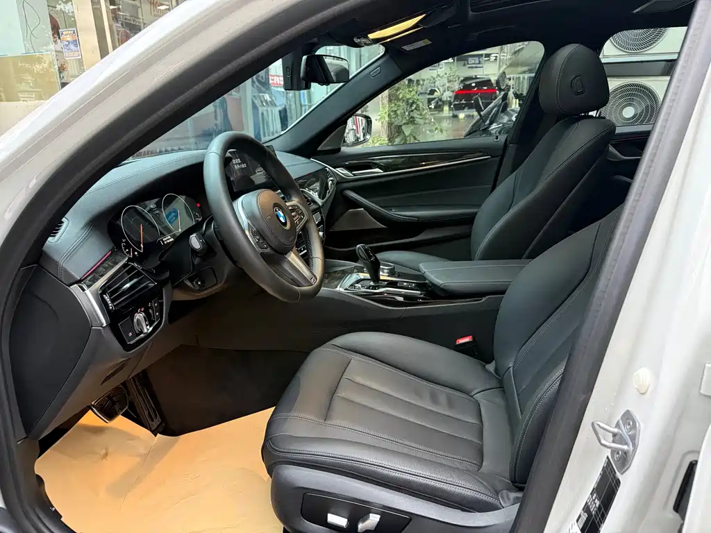 BMW 5 Series — миниатюра 7