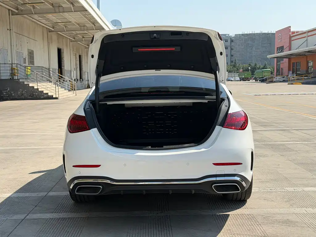 Mercedes-Benz C-Class — миниатюра 8