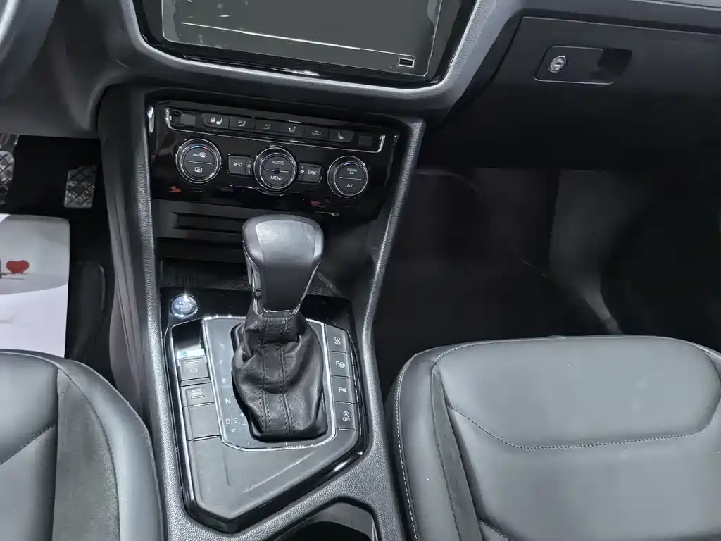 Volkswagen Tiguan L L 2020 330TSI AT Luxury VI