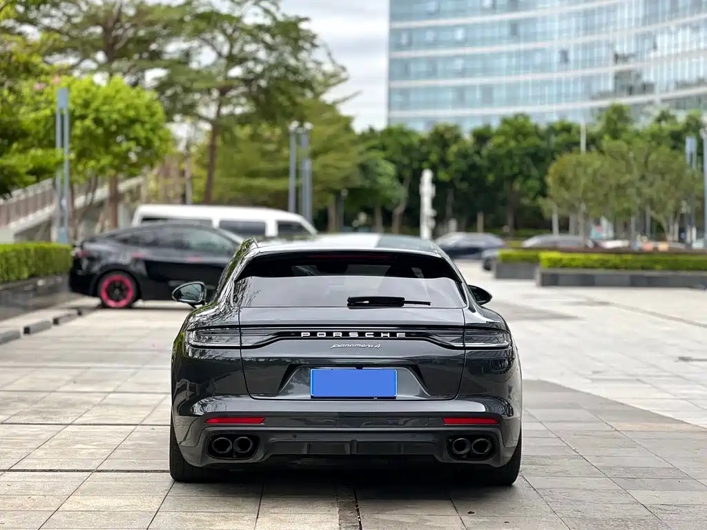 PORSCHE PANAMERA