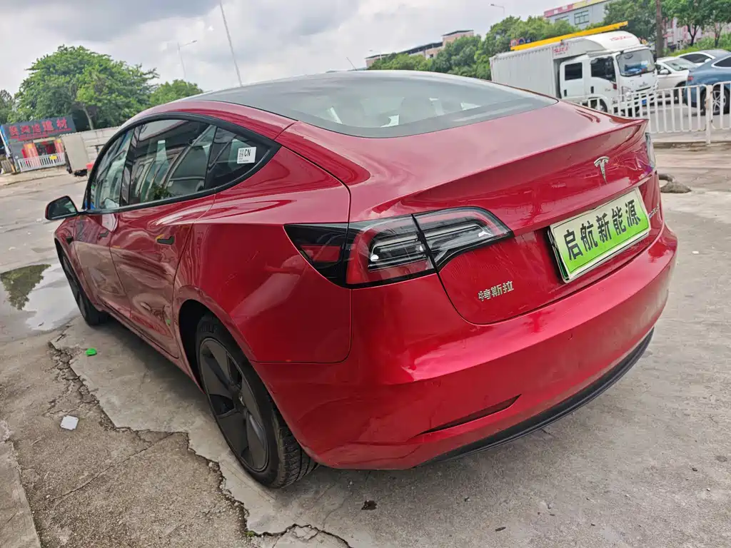 Tesla Model 3 — миниатюра 8