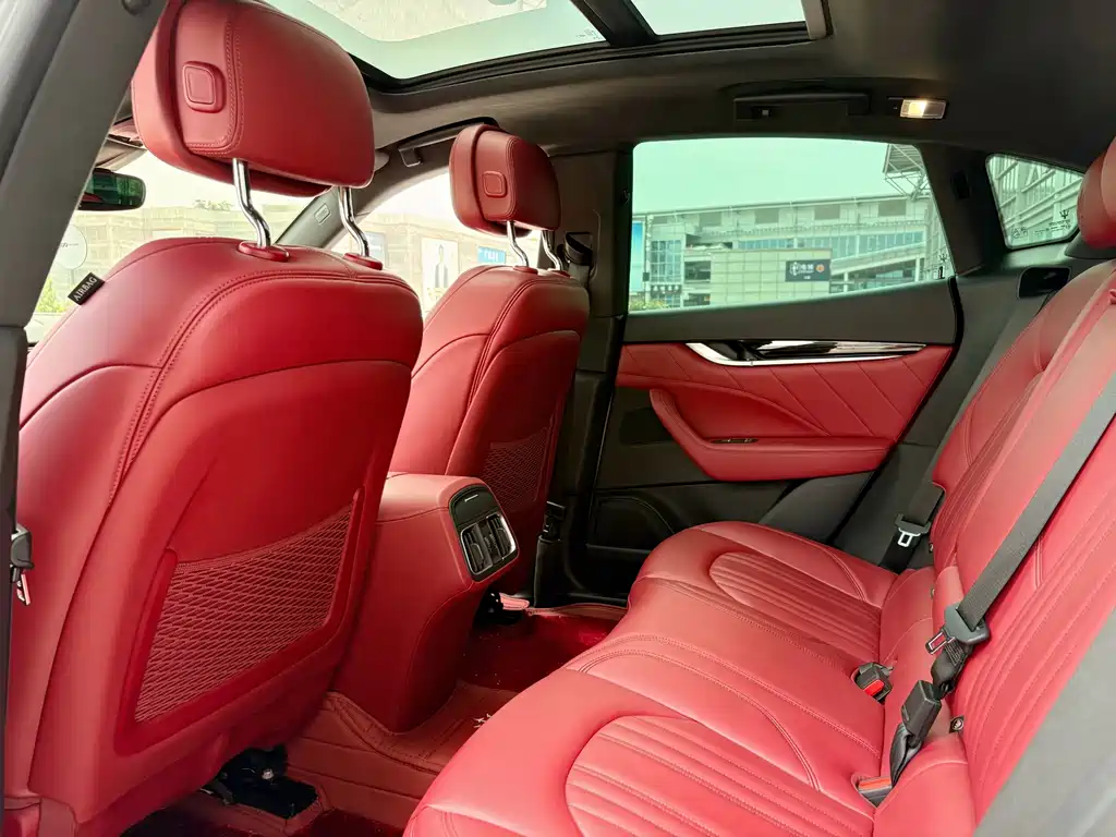 Maserati Levante — миниатюра 5