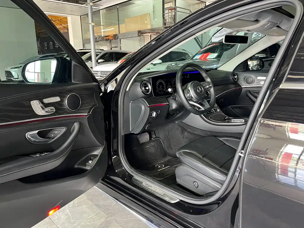 Mercedes-Benz E-Class — миниатюра 5