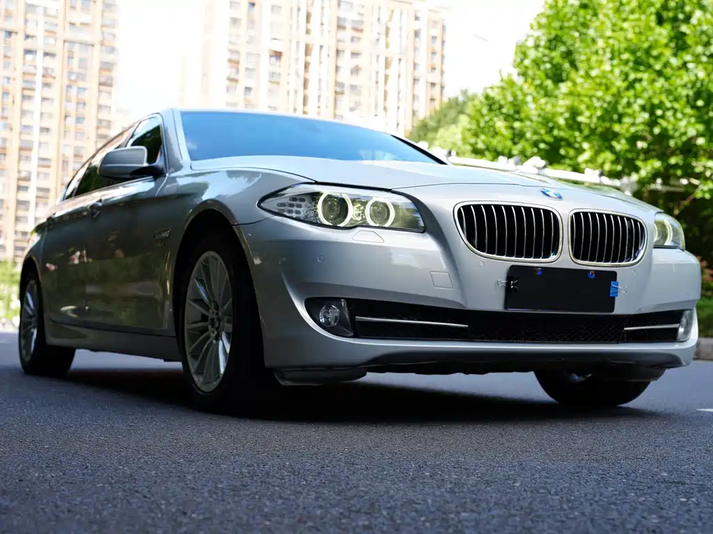 BMW 5 Series — миниатюра 7