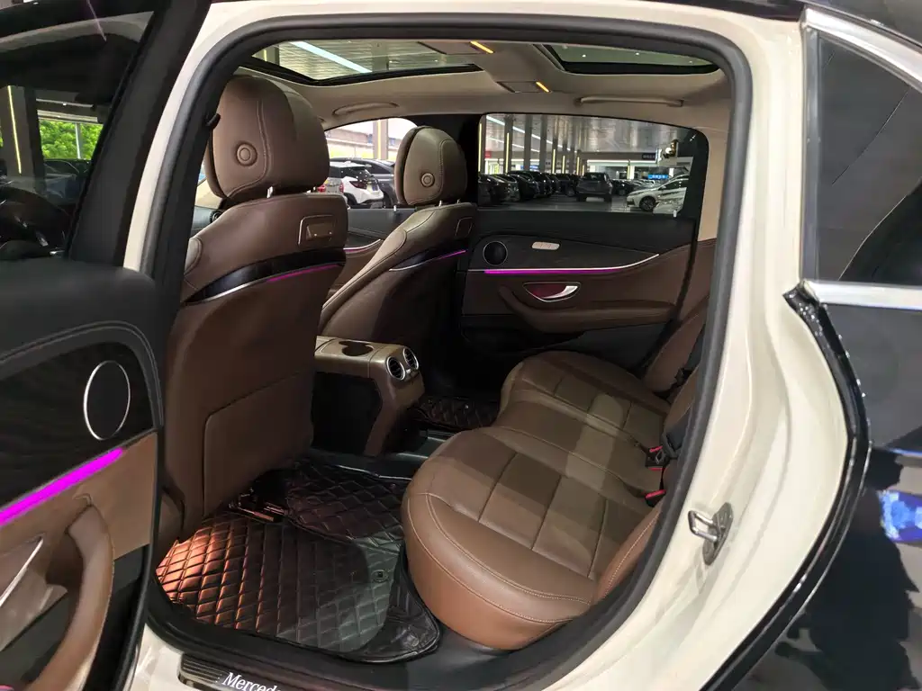 Mercedes-Benz E-Class — миниатюра 8