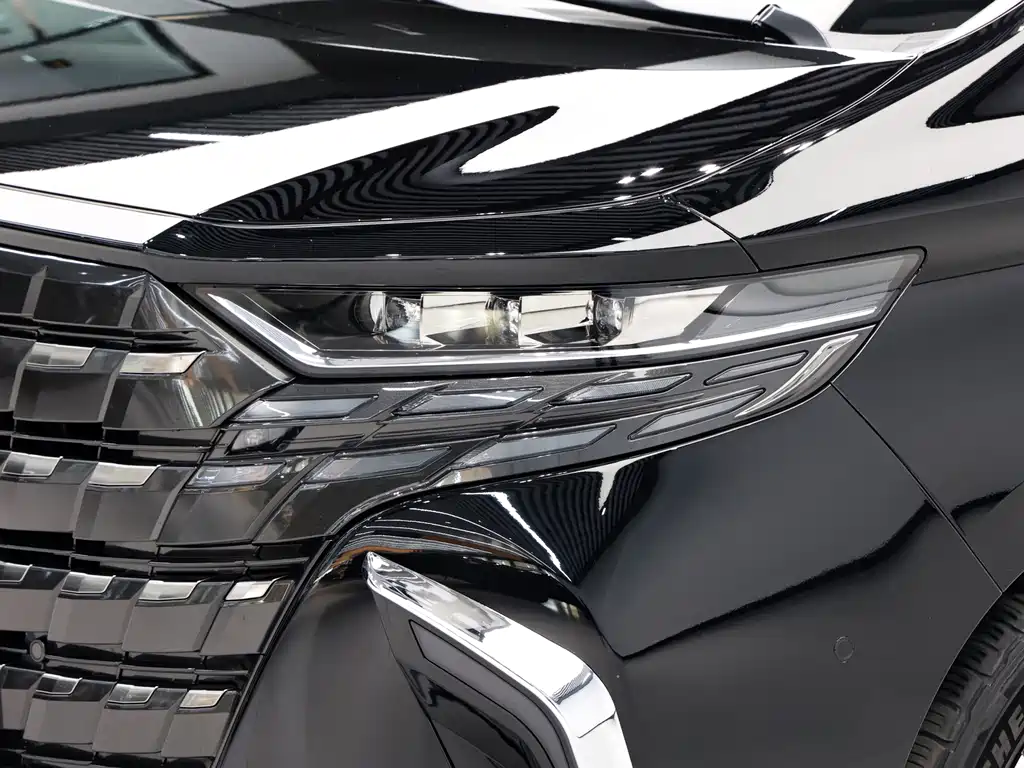 Toyota Alphard — миниатюра 4