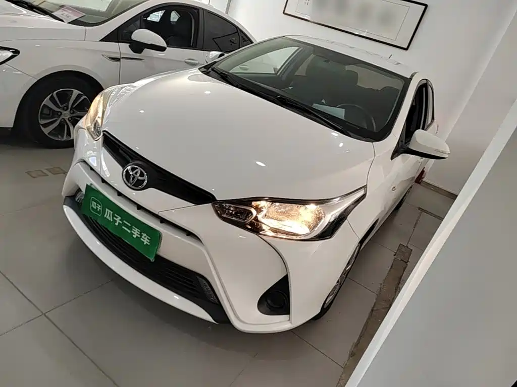Toyota Yaris L — миниатюра 2