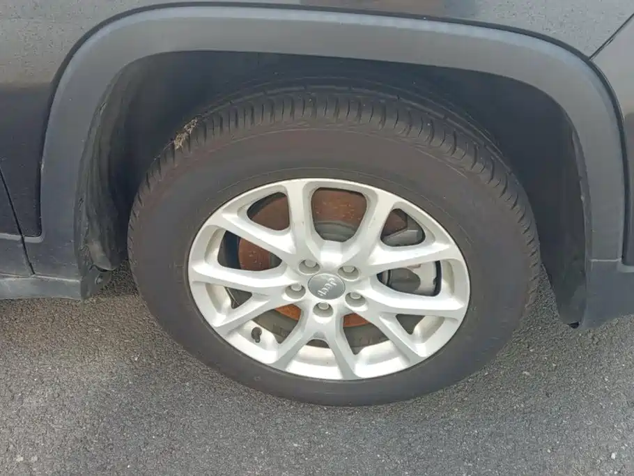 Jeep Cherokee — миниатюра 6