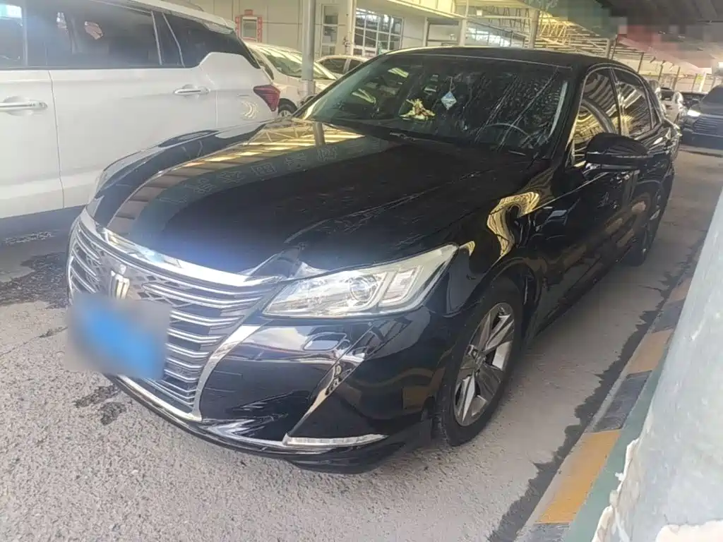 Toyota Crown — миниатюра 2