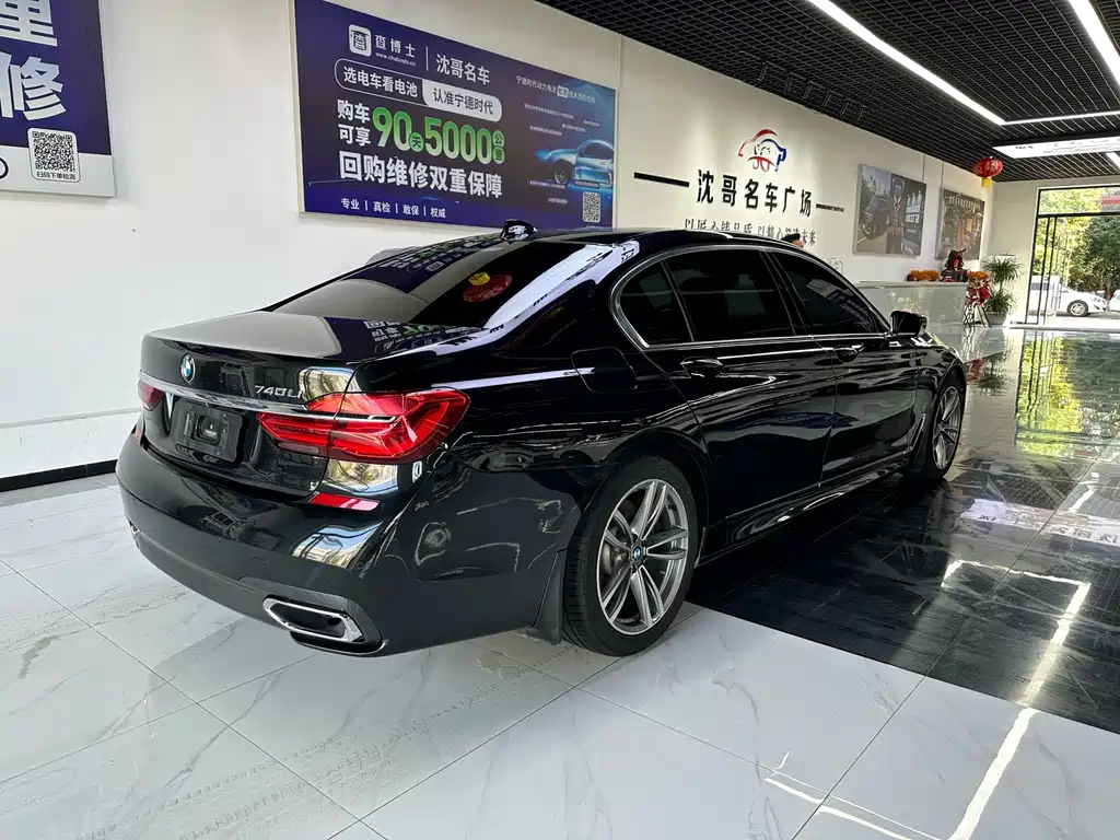 BMW 7 Series — миниатюра 9