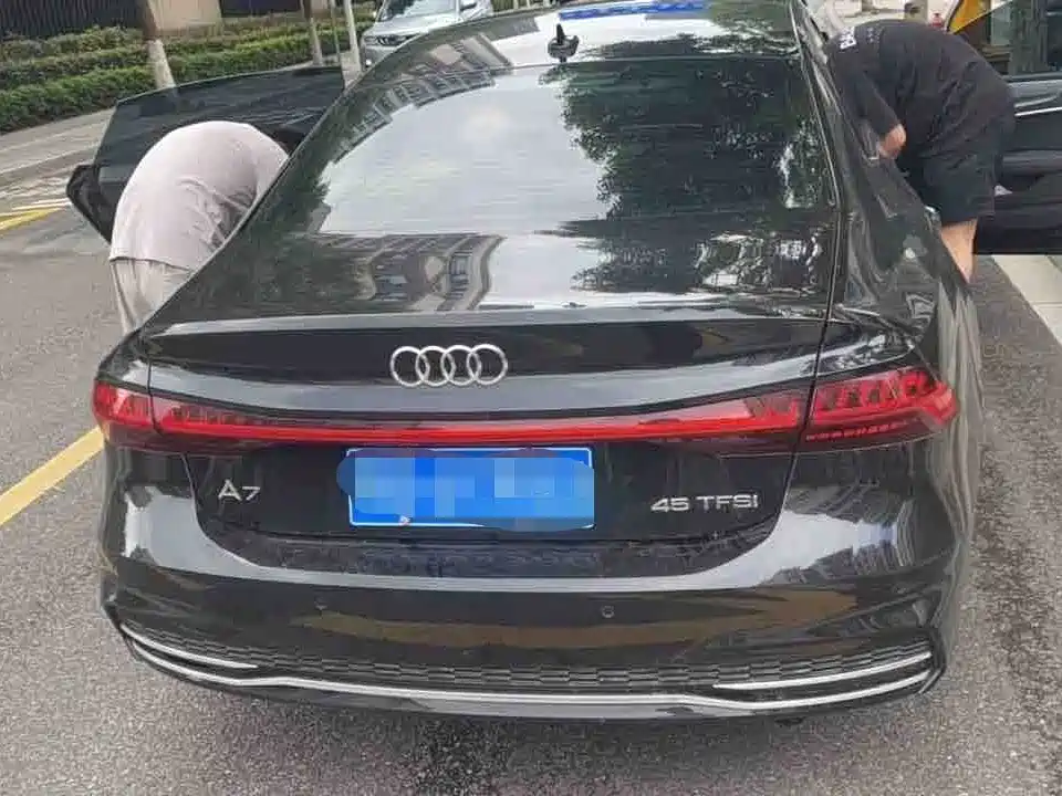 Audi A7L — миниатюра 6