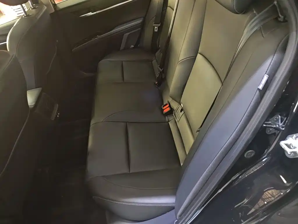 Toyota Camry — миниатюра 17