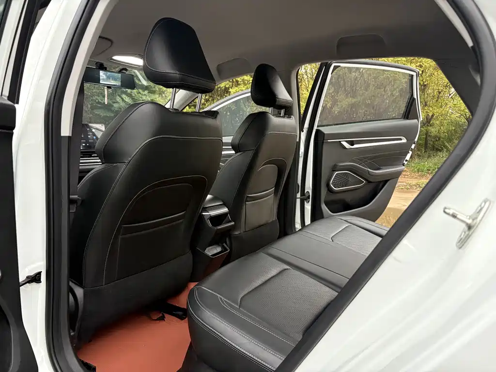 Geely Emgrand — миниатюра 13