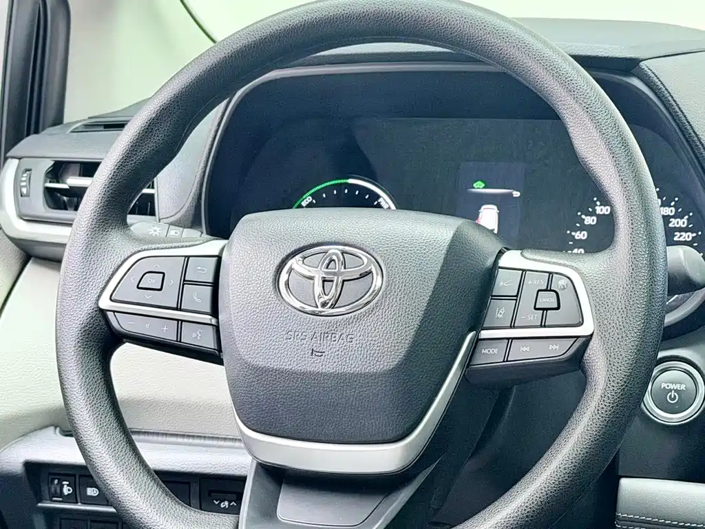 Toyota Sienna — миниатюра 6