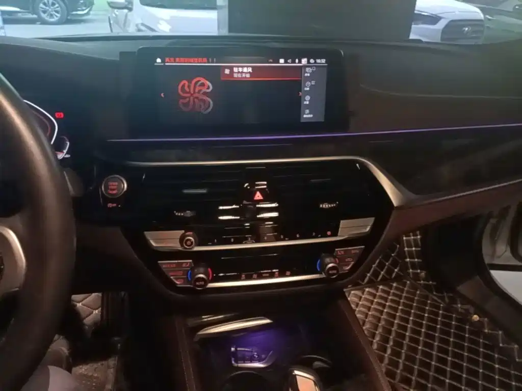 BMW 5 Series — миниатюра 13