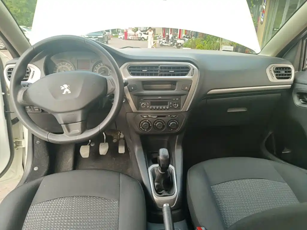 Peugeot 301 2014 1.6L MT Comfort