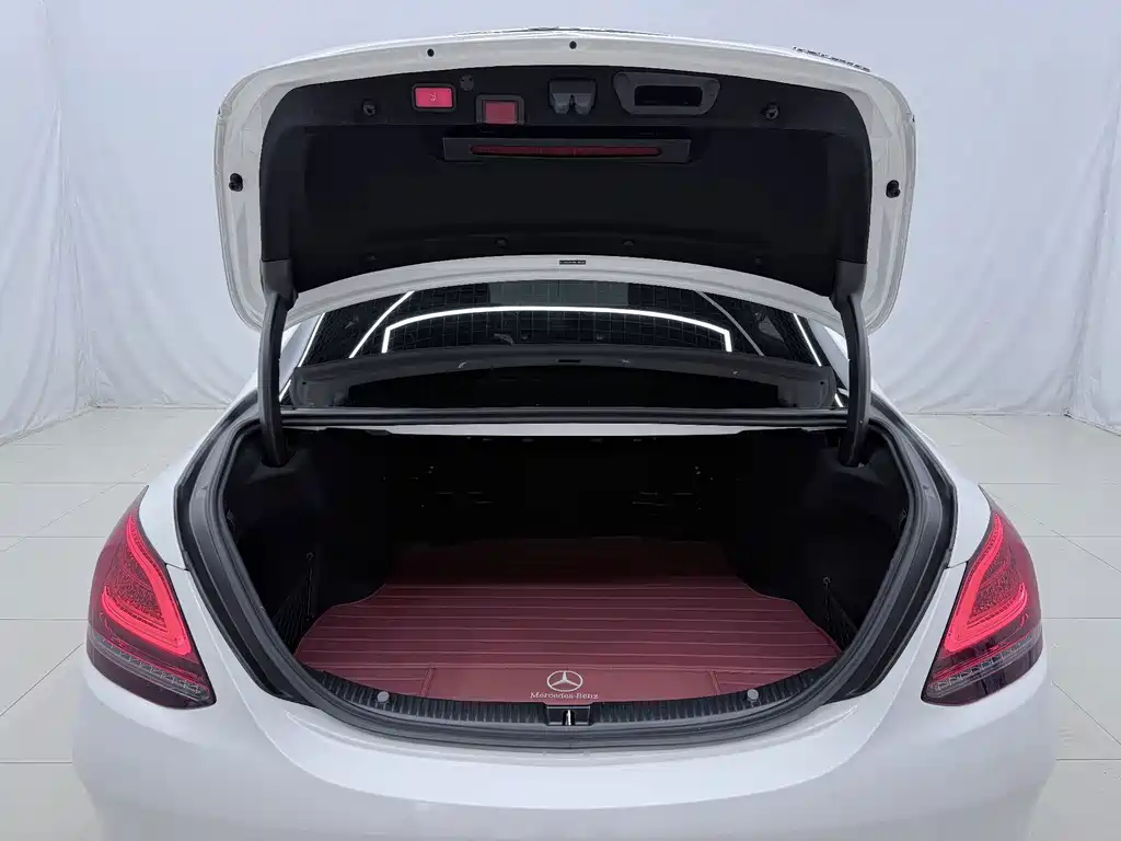 Mercedes-Benz C-Class — миниатюра 15
