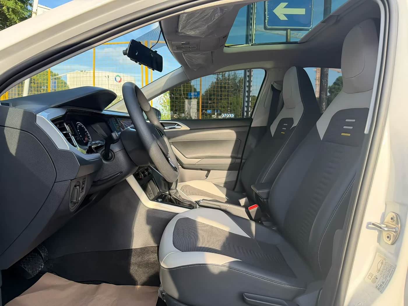 Volkswagen Polo 1.5 л 2022 г. Белый, пробег 30000 км