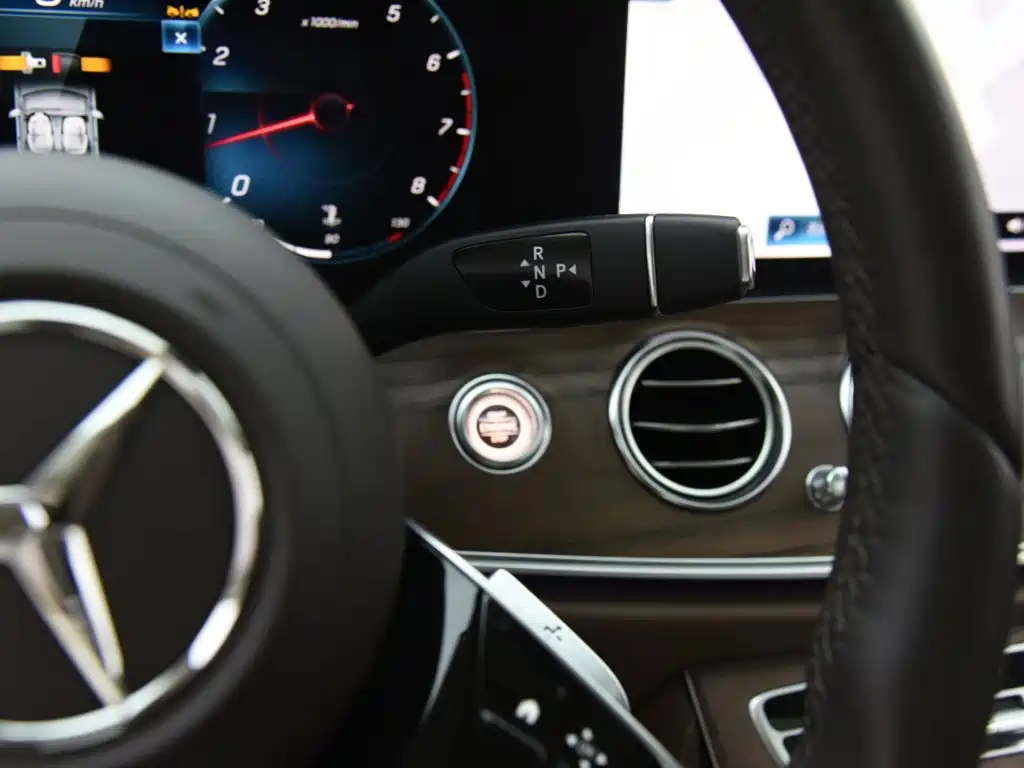 Mercedes-Benz E-Class — миниатюра 11