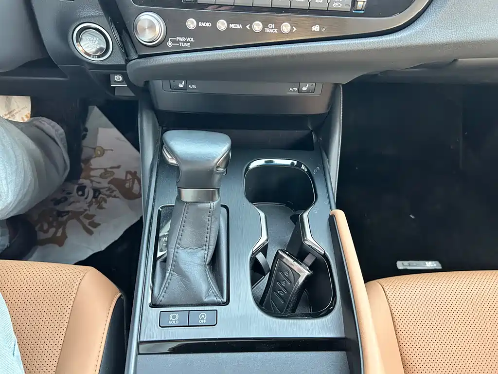 Lexus ES — миниатюра 10