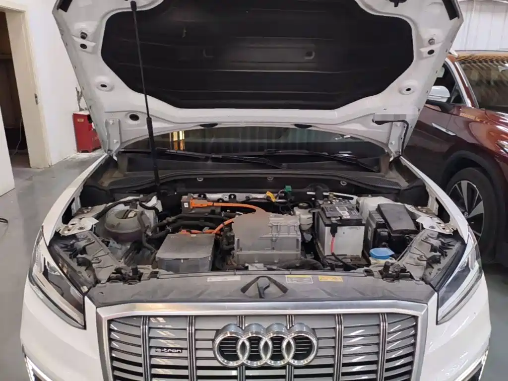 Audi Q2L e-tron — миниатюра 20