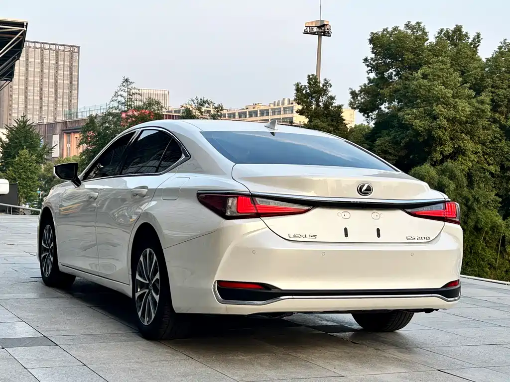 Lexus ES — миниатюра 5