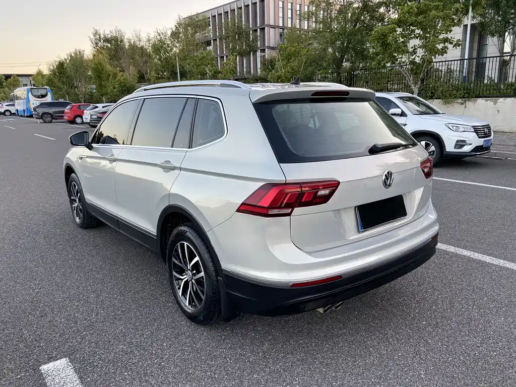 Volkswagen Tiguan L — миниатюра 6