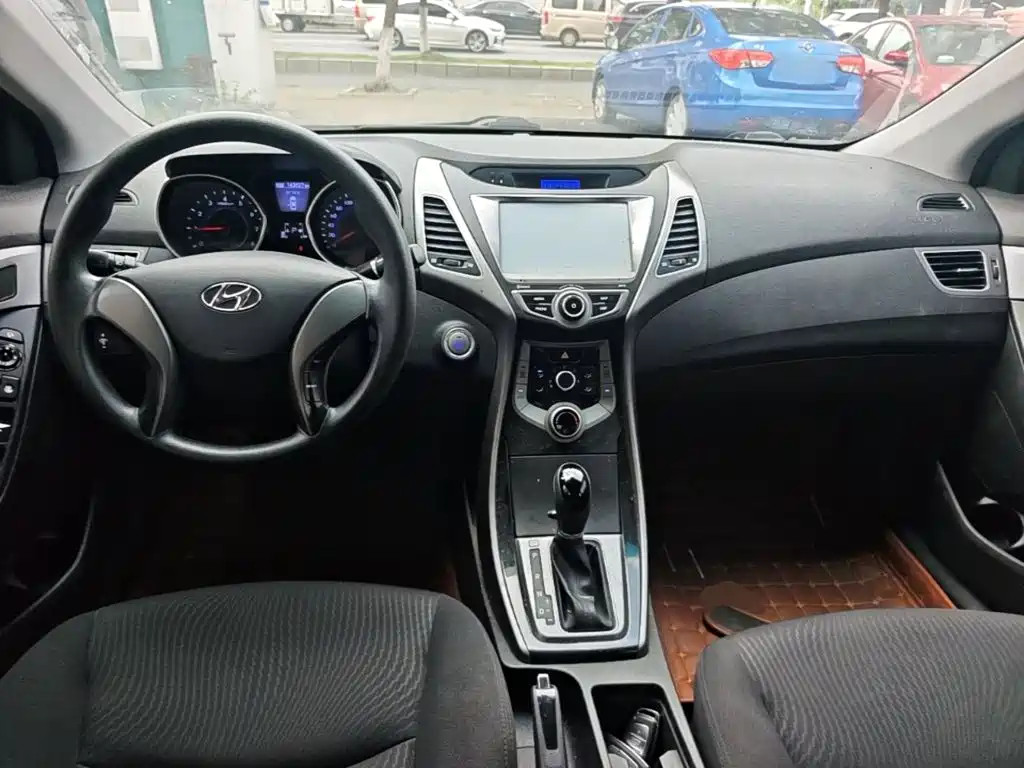 Hyundai Elantra Langdong — миниатюра 10