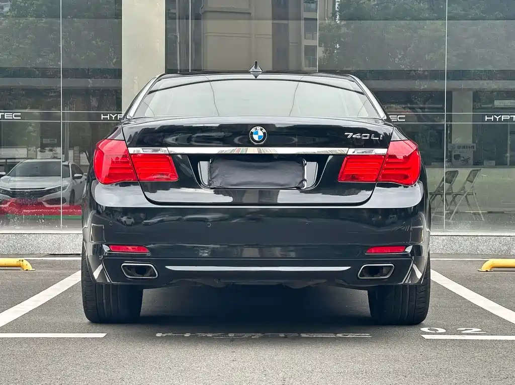 BMW 7 Series — миниатюра 4