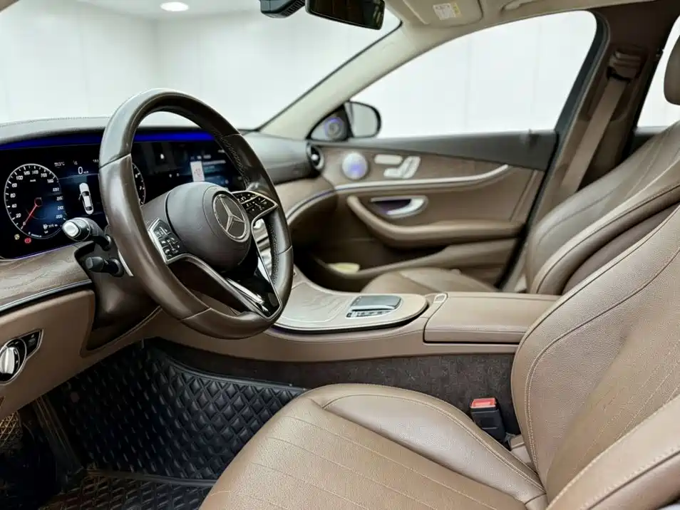 Mercedes-Benz E-Class — миниатюра 4