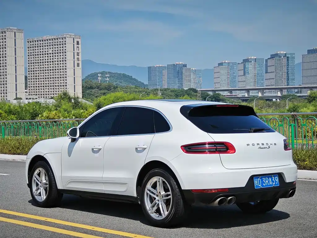 Porsche Macan — миниатюра 4