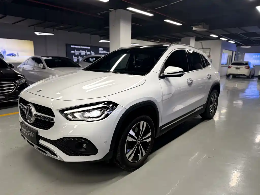 MERCEDES-BENZ GLA