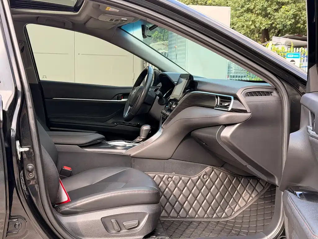 Toyota Camry — миниатюра 12
