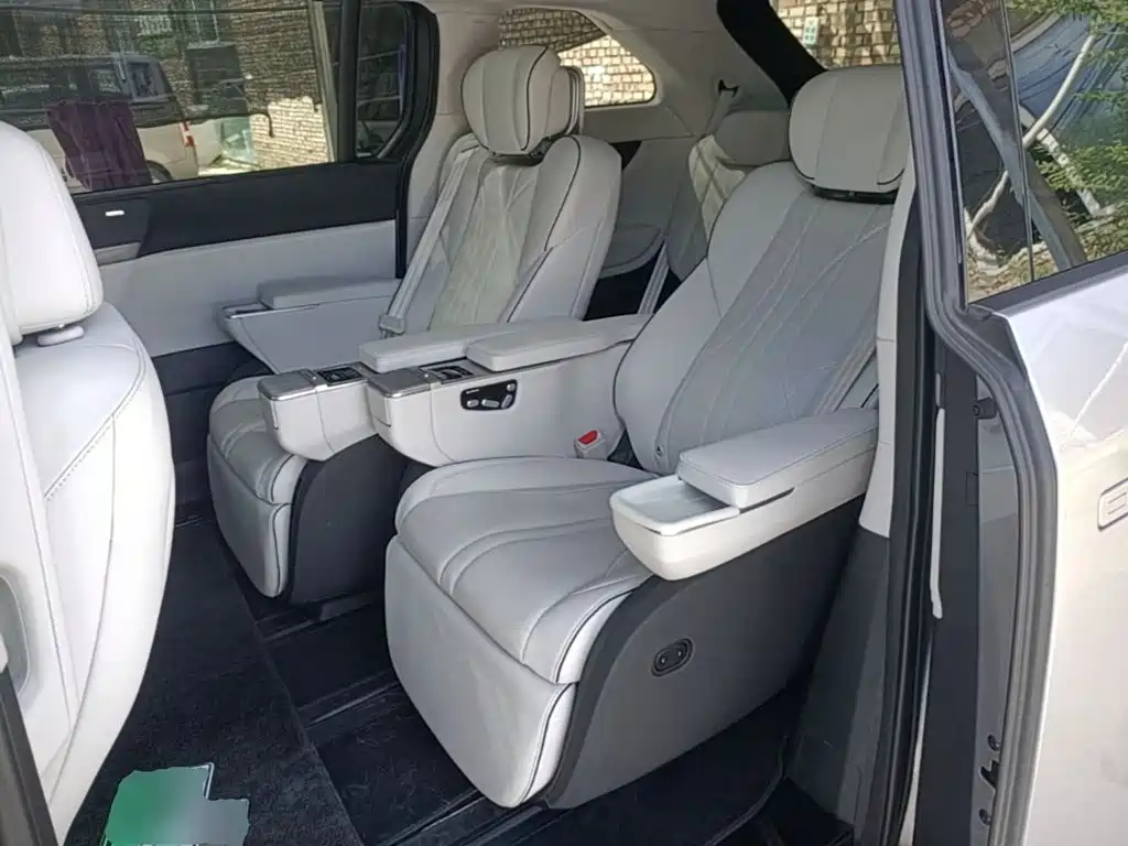XPeng X9 — миниатюра 17