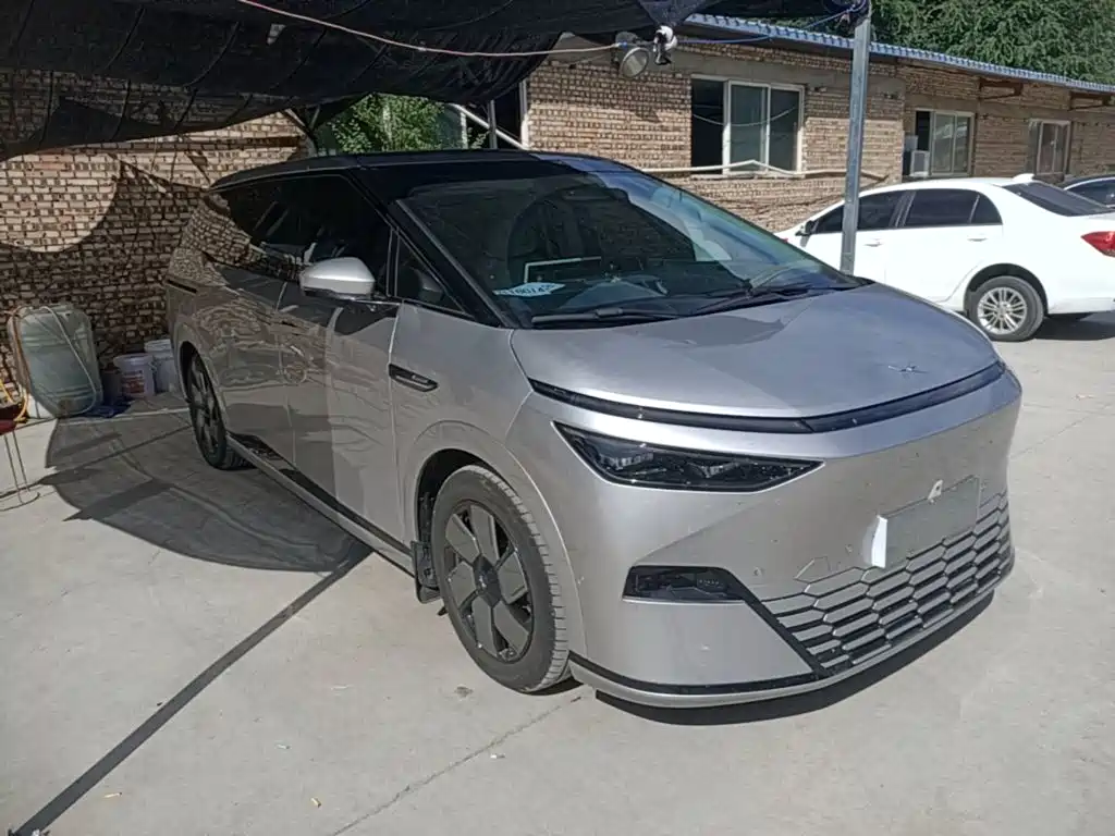 XPeng X9 — миниатюра 4