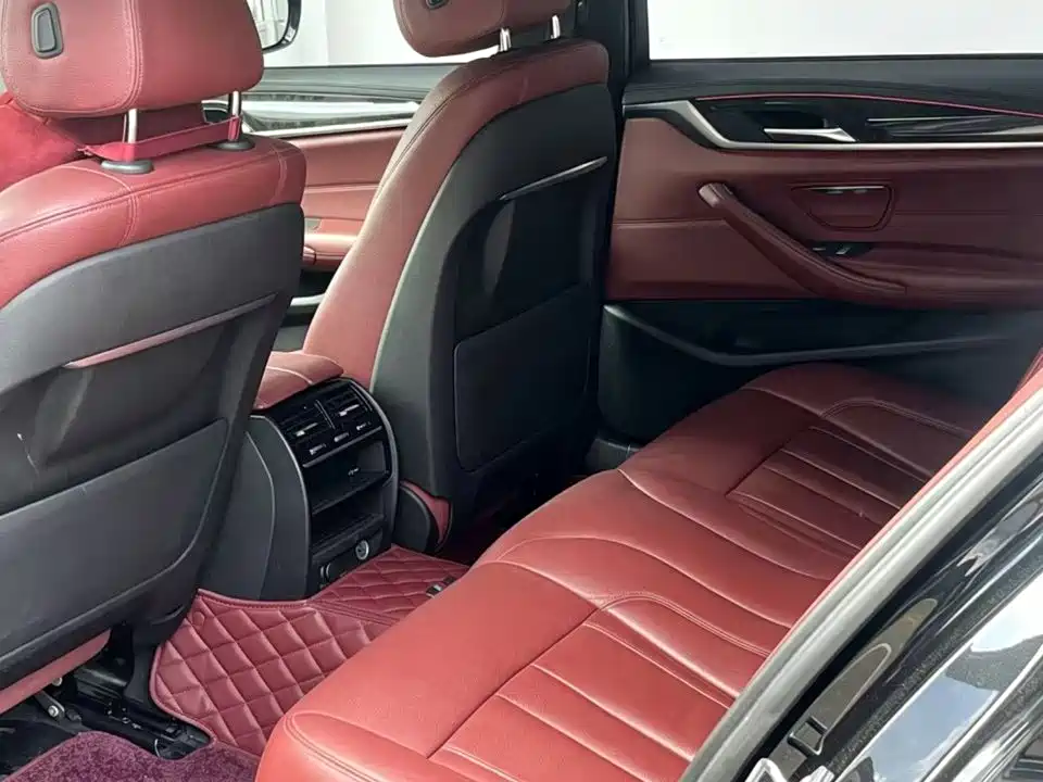 BMW 5 Series — миниатюра 5