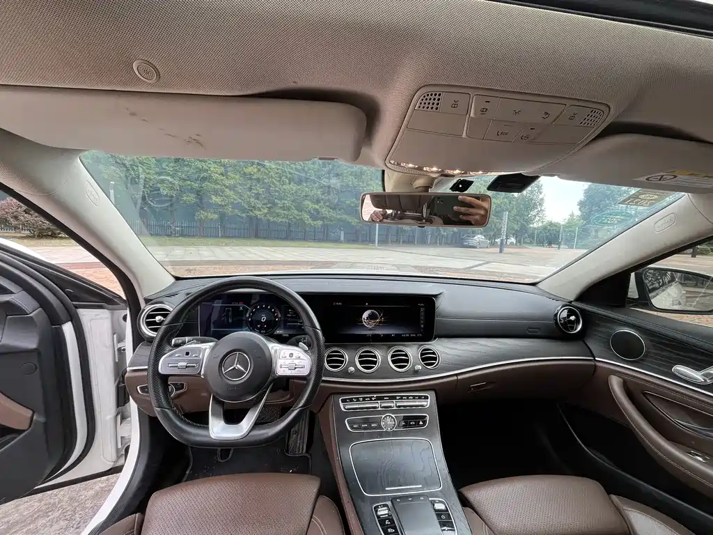 Mercedes-Benz E-Class — миниатюра 6