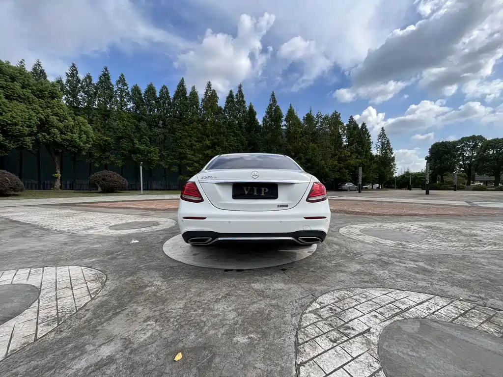 Mercedes-Benz E-Class — миниатюра 8