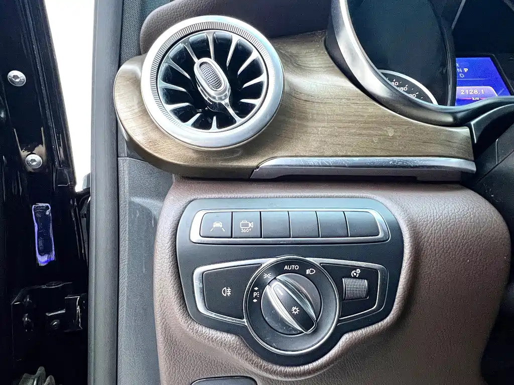 Mercedes-Benz V-Class — миниатюра 14