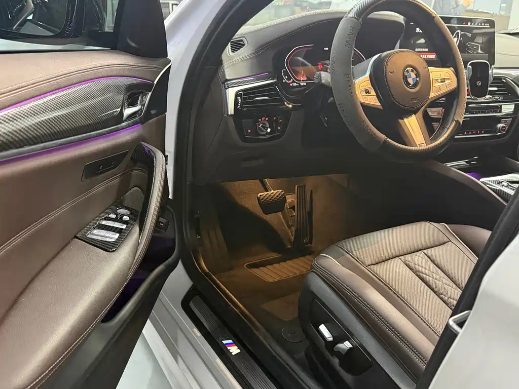 BMW 5 Series — миниатюра 17
