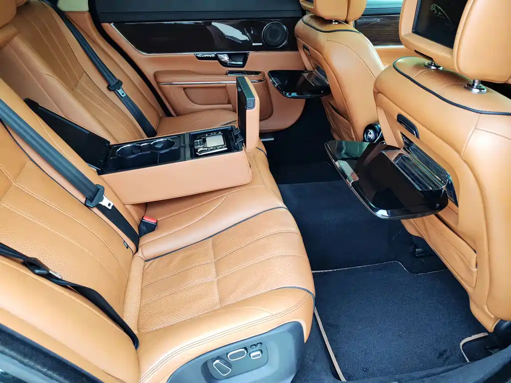 Jaguar XJ — миниатюра 19